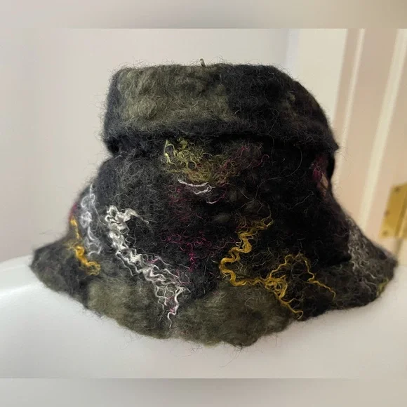 Hand crafted nuno wet felted merino wool scarf - Picture 4 of 8